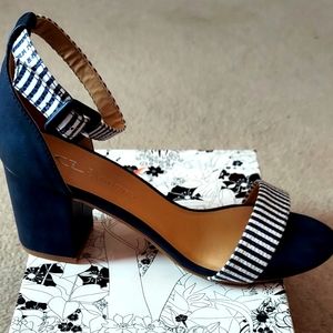 CL by Laundry Jody Sandal size 8